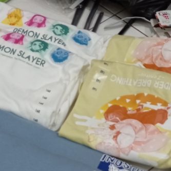 Uniqlo ของแท้ 100% DEMON Slimer Jujujujusen JJK ONE PIECE MANGA TANJIRO HASHIRA YOASOBI