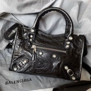 New Balenciaga mini 👜👛