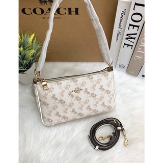 COACH POUCH HORSE AND CARRIAGE PRINT ((36674))