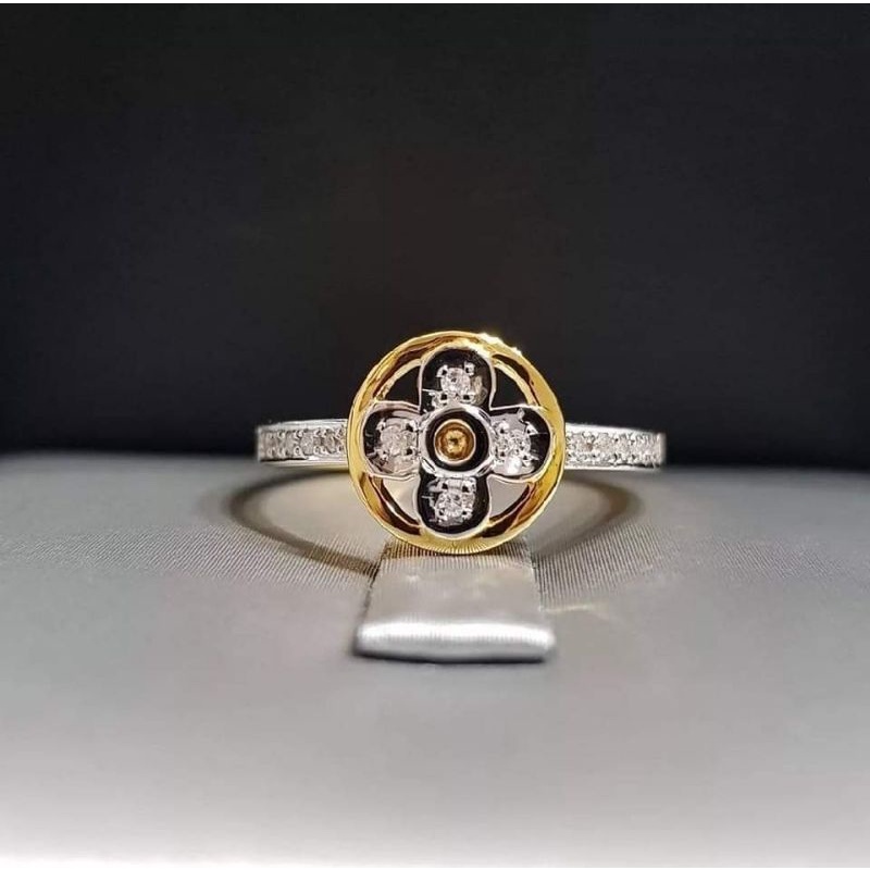 แหวนทองแท้รูปดอกไม้น่ารักเพชรเบลเยี่ยมแท้เล่นไฟสวยมากน้ำหนักทอง2.42กรัมทองแท้9Kทนทานพร้อมใบรับประกัน