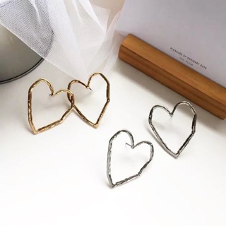 Heart stud earrings