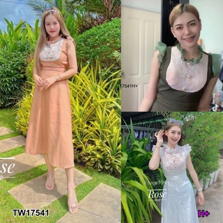 เดรสแขนกุดไหล่ระบายอกแต่งลูกไม้ MM17541 Sleeveless dress with lace detailing on the shoulders.