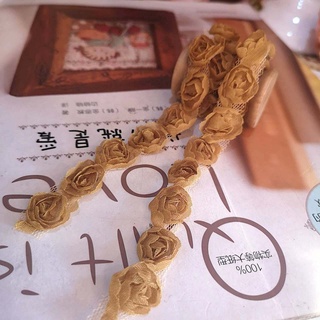 ผ้าลูกไม้ ลาย ดอกไม้ กุหลาบ แถว (สีน้ำตาลเหลือง มีให้เลือกสองขนาด) ขนาดเล็กจิ๋ว กว้าง 2 cm