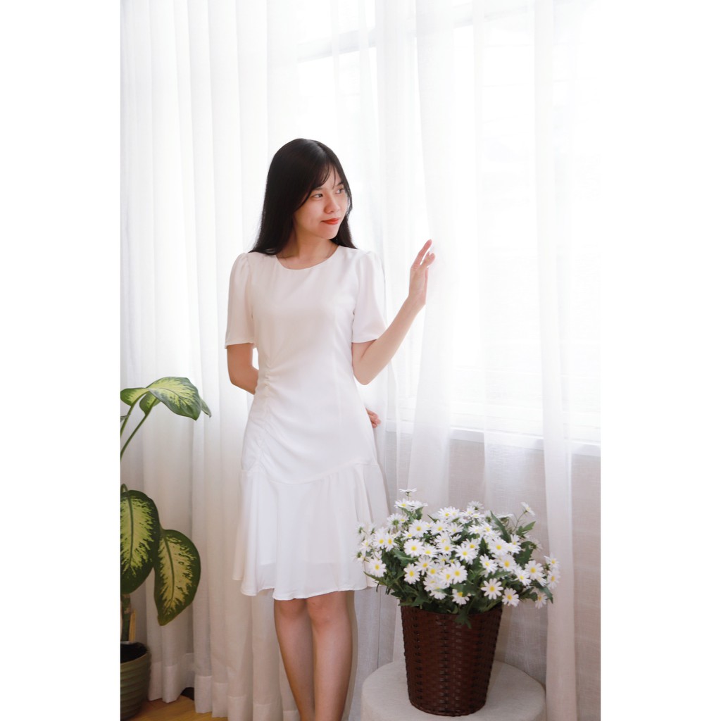 Jenny L - เดรสสีขาวมีเชือกผูกและเอวระบายใต้ JL031