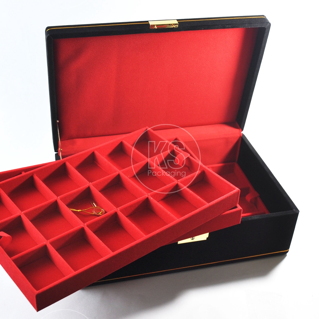 กล่องใส่พระ กล่องกำมะหยี่ ใส่เครื่องประดับ หรือ พระเครื่อง ได้หลากหลาย มีสามชั้น รวม 54 ช่องขนาดกล่อ