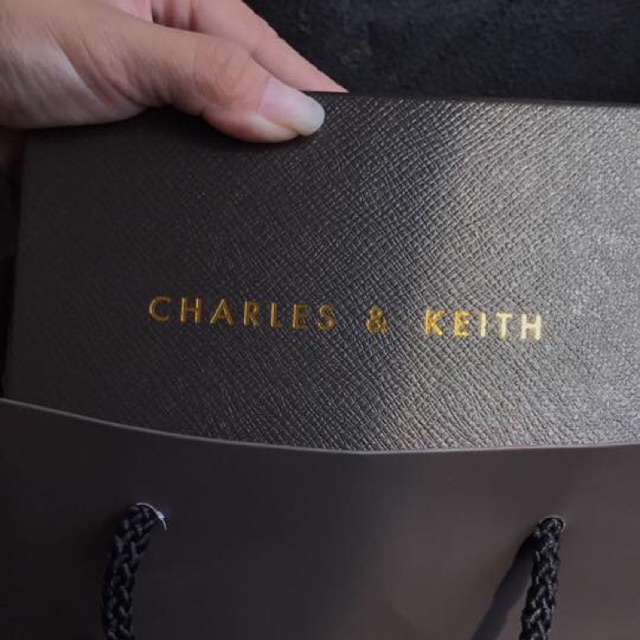 กระเป๋าสตางค์ Charles and Keith