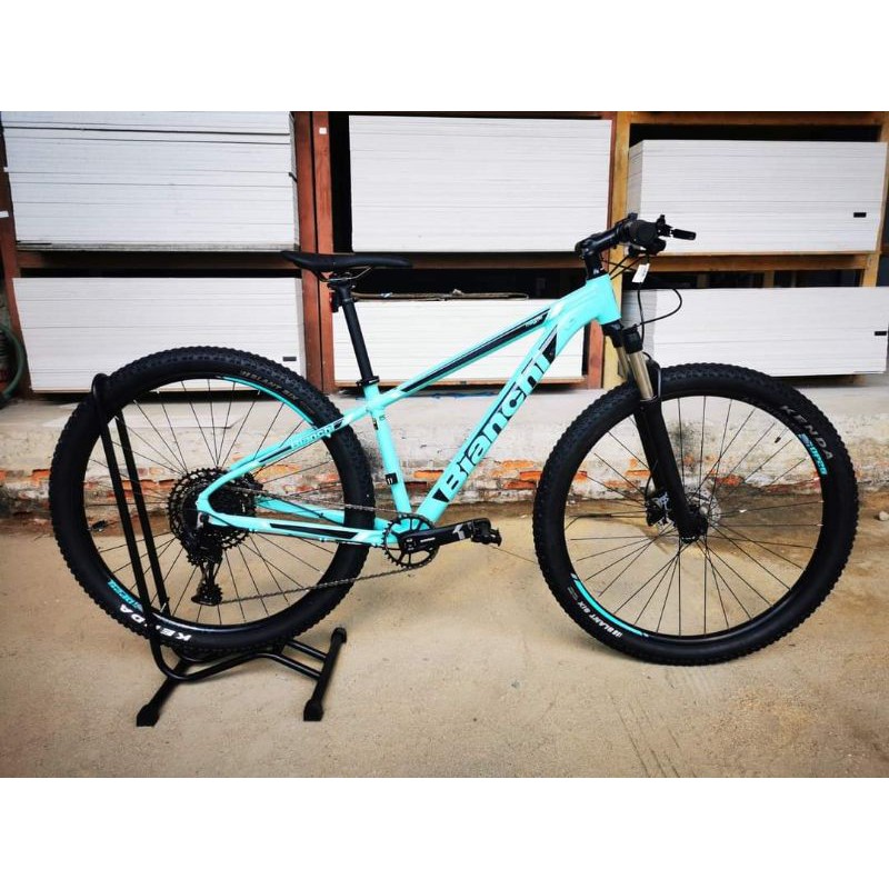 รถจักรยาน​เสือ​ภูเขา​ยี่ห้อ​bianchi​รุ่น magma 9.sมาพร้อมชุดเกียร์​เสือ​ภูเขา​ยี่ห้อ sram โช็คปรับได