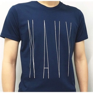 Bank’s Navy T-Shirt Cotton USA เสื้อยืดพิมพ์ลายตัวอักษร เสื้อยืดคอกลมสีกรม เสื้อยืดคุณภาพดี