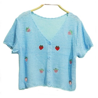 เสื้อไหมพรมถัก กระดุมหน้า แขนสั้น ลายสตอเบอรี่ สีฟ้า