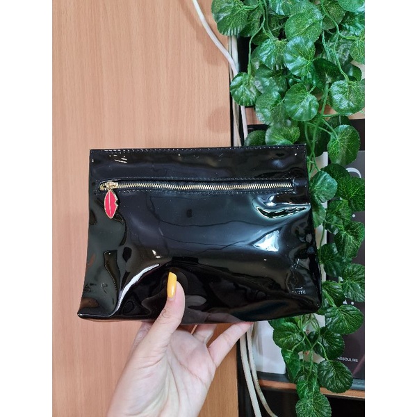 กระเป๋าใส่เครื่องสำอางค์ 👉Brand: ยิปแซง (YSL)