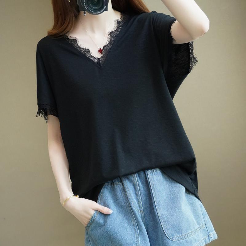 【Plus Size】เสื้อยืดแขนสั้น คอวี แต่งลูกไม้ พลัสไซซ์ เซ็กซี่ สําหรับผู้หญิง รองรับน้ําหนัก 150 กก.