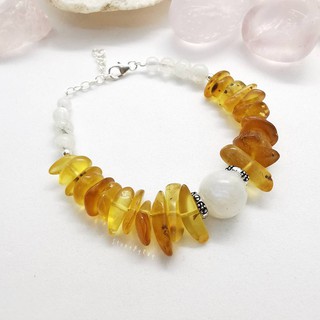 สร้อยข้อมือหินมูนสโตนร้อยกับอำพัน Moonstone+Amber