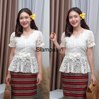 Siampasin🌸 เสื้อลูกไม้ ผ้านำเข้าแบบนุ่ม อก S M L XL XXL ชุดไทยสวยๆ สีขาว อ๊อฟไวท์ แขนสั้น คอวี โบว์ Blouse