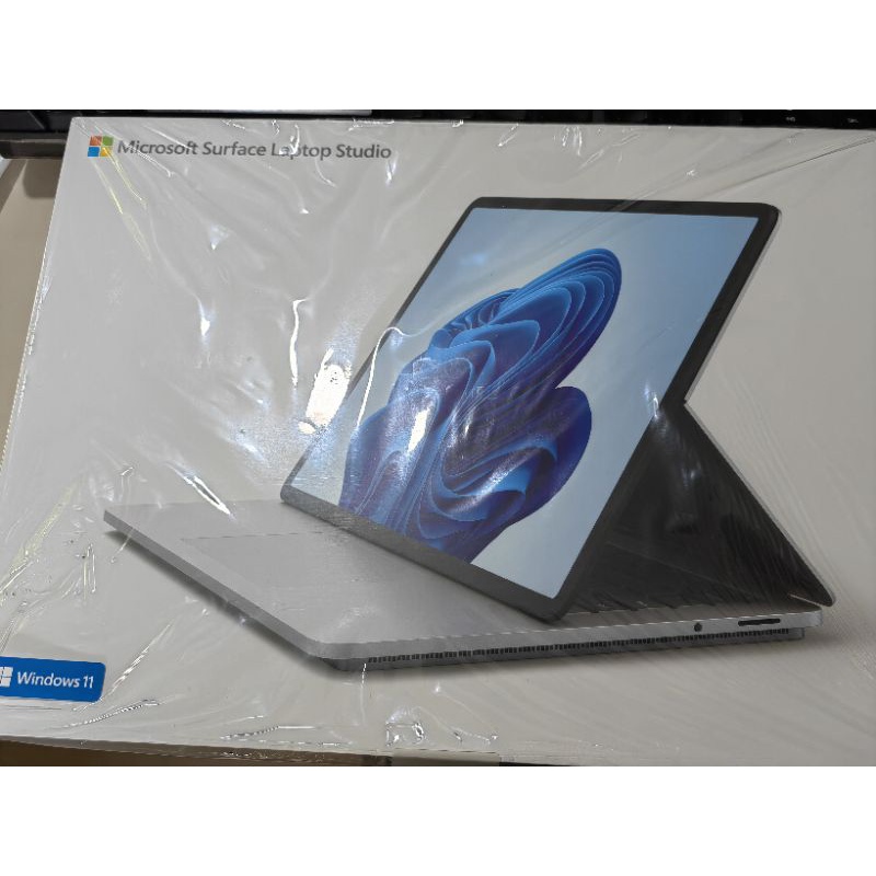 Surface laptop studio Core i7/Ram32GB/HDD1 TB (มือสอง)