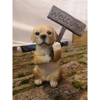 ตุ๊กตา​เรซิ่น​ลาบราดอร์ ถือป้าย Welcome​ ขนาด 19 * 14 * 26 cm