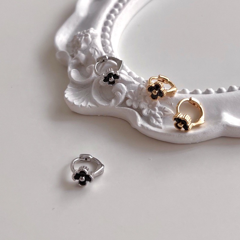 A.piece ต่างหูเงินแท้ [all silver 925] Clover leaves one-touch