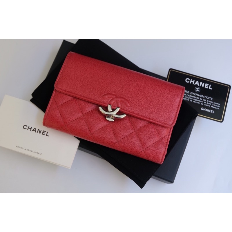 WL7041 👜: Used Chanel wallet SHW holo 27