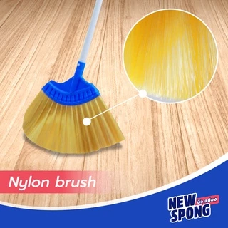 ไม้กวาดขนตรงพร้อมที่โกย นิว สปอง (New spong) ขนไนลอนเกรด A มีที่สางเส้นผม กวาดสะอาดทั้งเปียกและแห้ง