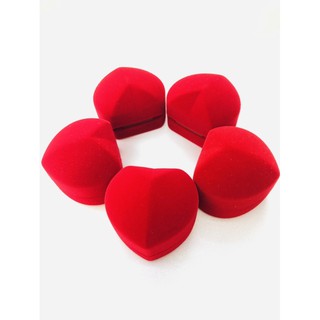 *พร้อมส่ง* กล่องกำมะหยี่ รูปหัวใจ กล่องกำมะหยี่สีแดง พื้นสีแดง ใส่แหวน ต่างหู ได้ค่ะ