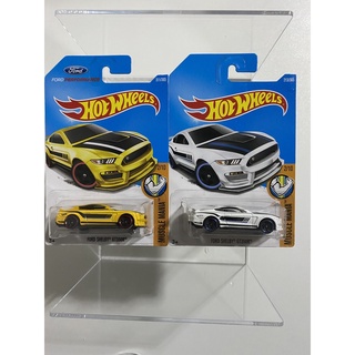 Hot wheels Ford Shelby® GT350R® 2017 MUSCLE MANIA 2 OF 10 (Yellow)&amp;(White)