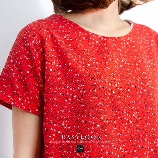 เสื้อทรงฟรีไซส์ เนื้อผ้าเรียบลื่น สีแดง  ลายดอกไม้