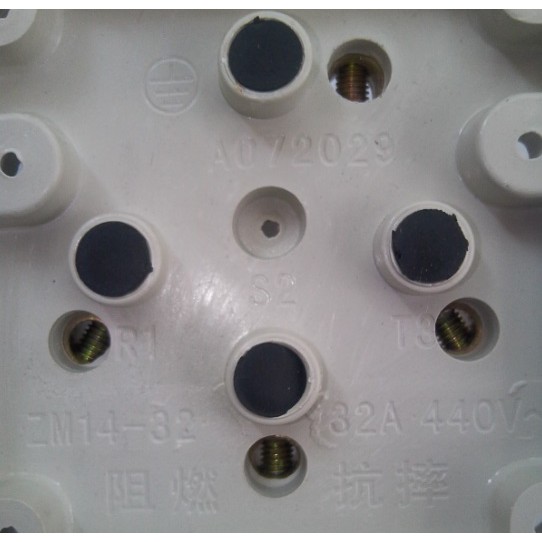 PLUG & ROUND SOCKET ZM14-32 32A 440V เคสยาง