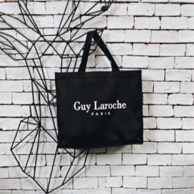 กระเป๋าผ้า Guy Laroche ของแท้