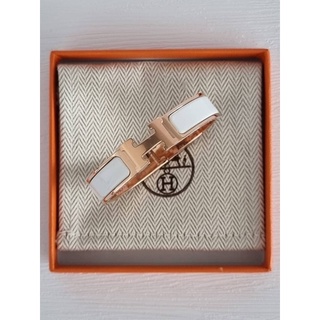 (ผ่อน0%) กำไล New Hermes Clic H bracelet ครีม โรสโกล size GM (17 cm) สีครีม อะไหล่rosegold