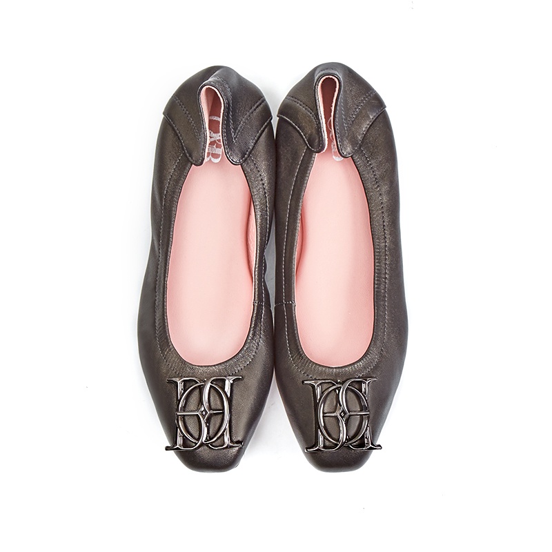 O&B รองเท้าหนังแกะ รุ่น AUDREY CREST IN MASTER BLACK-11087CS33388F_C9BKMT