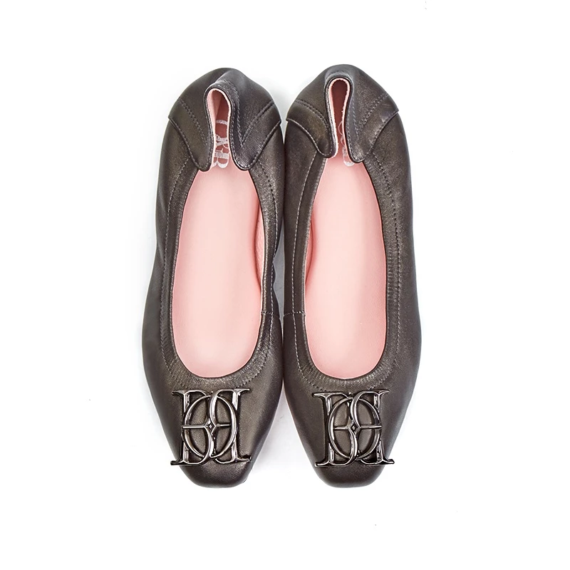 O&B รองเท้าหนังแกะ รุ่น AUDREY CREST IN MASTER BLACK-11087CS33388F_C9BKMT