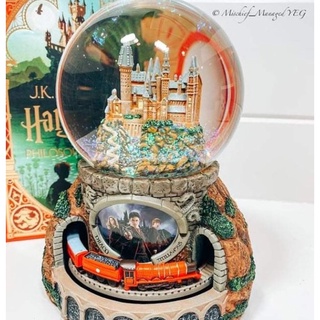 Harry Potter: Hogwarts express illuminated musical globe with moving train แฮร์รี่พอตเตอร์ สโนว์โกลบ+กล่องเพลง snowglobe