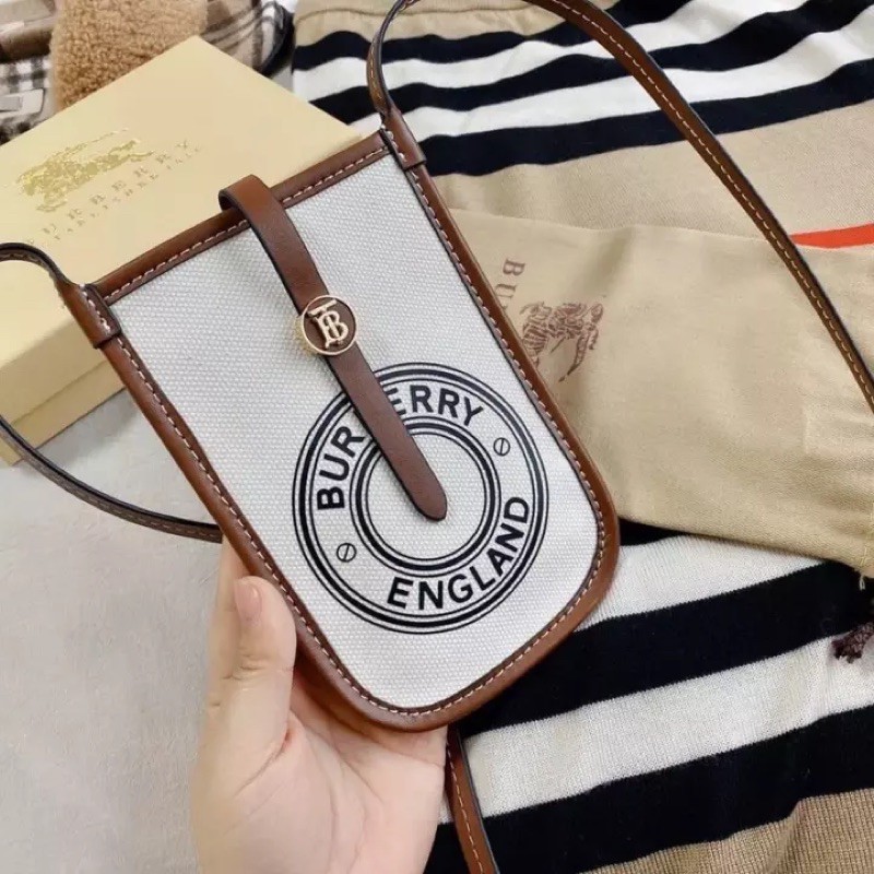 พร้อมส่ง❗️กระเป๋าใส่มือถือ Burberry สวยดูดีมาก