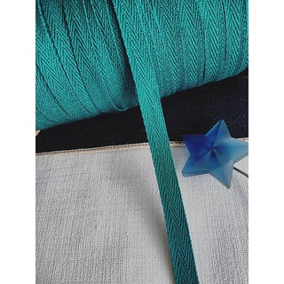 เชือก เชือกแบน เทปก้างปลา สายก้างปลา สีเขียวนกเป็ดน้ำ Teal Green ขนาด 1 ซม. ราคา 1 หลา 4 บาท