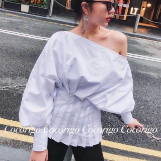 เสื้อคอปาดสุดเก๋