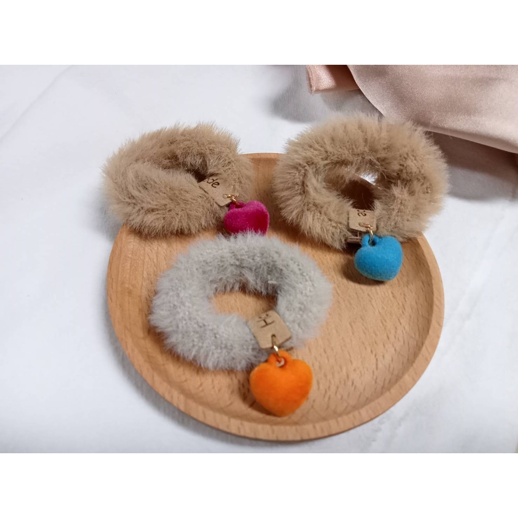 ACE-ยางมัดผมแบบขนมีหัวใจห้อยมาใหม่พร้อมส่ง