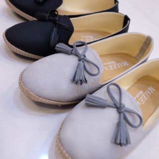 รองเท้าทรงโลฟเฟอร์  ติดพู่ -1 size