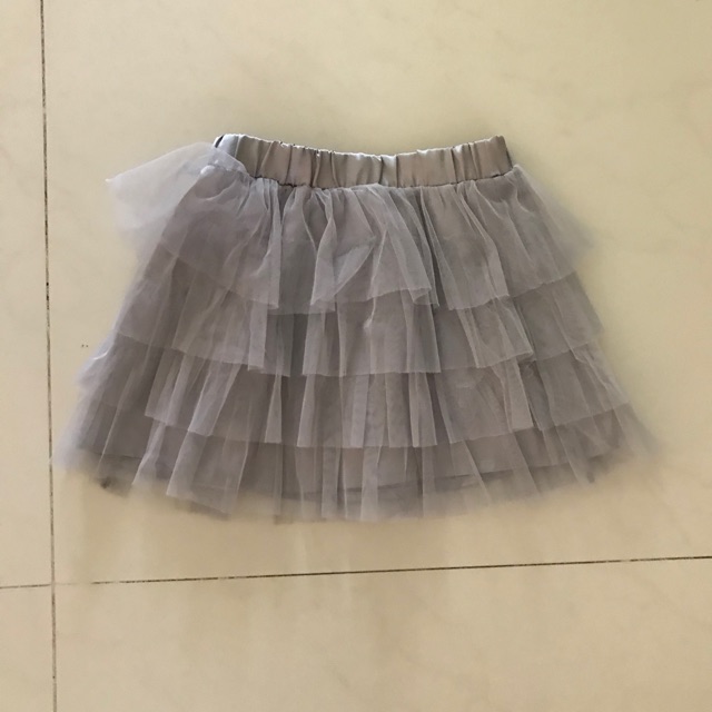 กระโปรงสั้น มีระบาย 4 ชั้น TOTEL GIRL สีเทา 6-7 ปี
