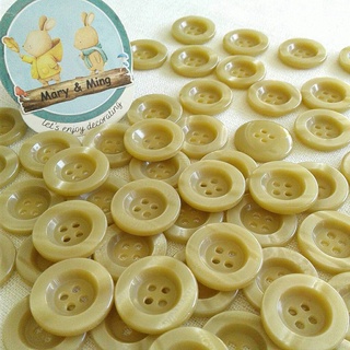 กระดุมพลาสติค สีน้ำตาล Khaki ขนาด 20 มิล ชุด 6 เม็ด 24 บาท