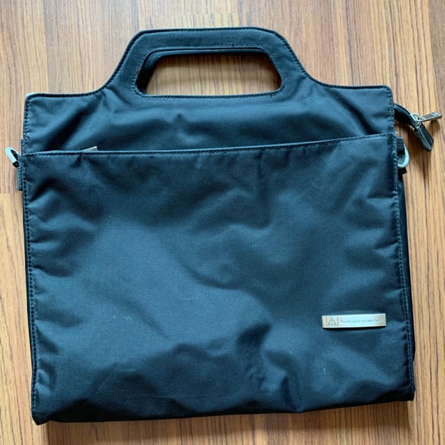 กระเป๋าเท่ๆ minimal business look