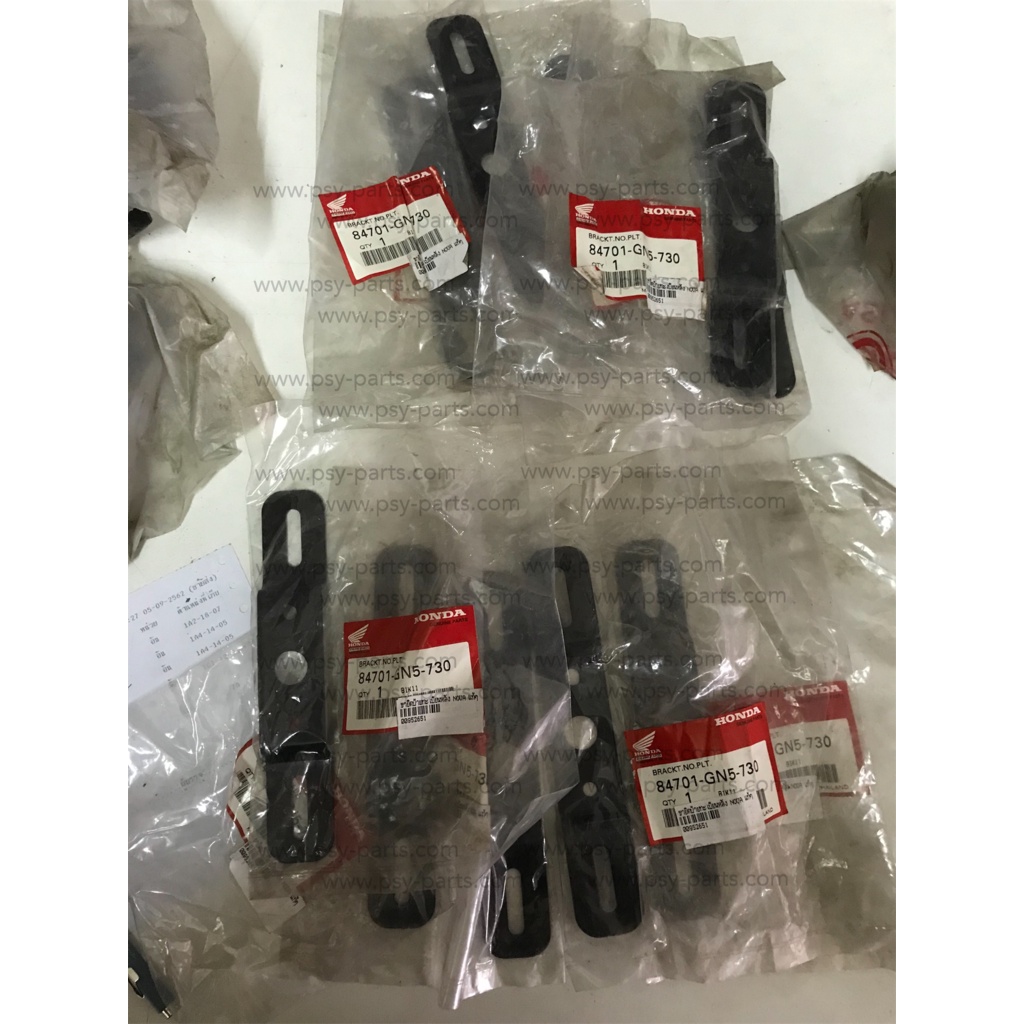 ขายึดป้ายทะเบียน NOVA, AR 125 แท้ๆ 84701-GN5-730 (ราคาต่อ 1 ชิ้น)