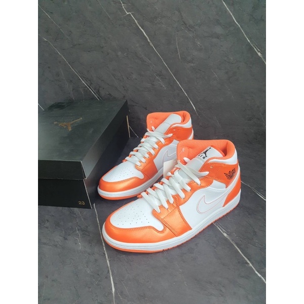 Nike air Jordan 1 mid metallic orange