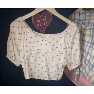 B47 มือ 1 เสื้อลายจุดม่วง พื้นสีครีม น่ารักๆ ละมุนมากค่า อก 34 ยาว 14
