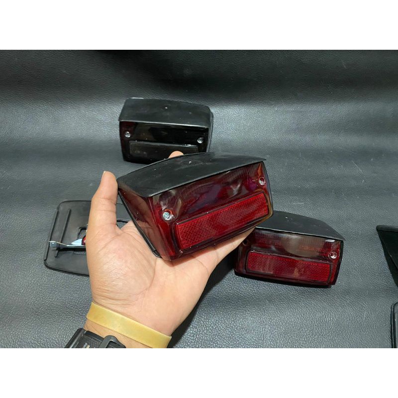LOKAL MERAH โคมหลัง vespa bosata racer ท้องถิ่นครบชุด เพียงติดตั้งรายละเอียด สอบถามสต๊อกสินค้าก่อนรายการ มีควันและสีแดง ทักแชทตอนสั่งซื้อนะคะ ขายส่งปลีก ราคา ถูกที่สุด ดีลบีเคเค แกลเลอรีภาพที่ 3