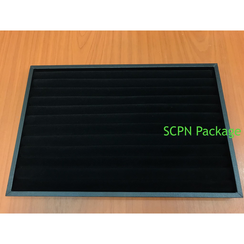 ถาดโชว์แหวน แบบลอนฟูกขนาด8x12นิ้วสีดำ(20.2ซมx30.5ซมx2.5ซม)