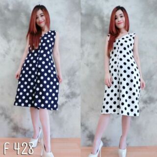 Jumpsuit ลาย polka dot คอวี