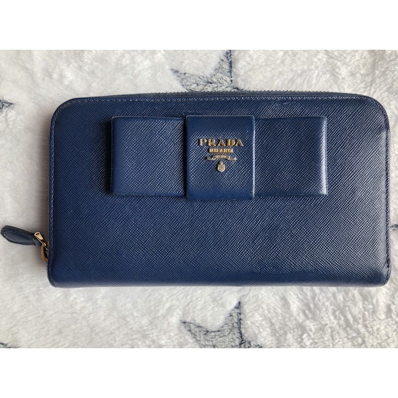 กระเป๋าสตางค์ prada แท้