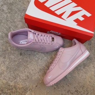 พร้อมส่ง "Nike Classic Cortez Premium สีชมพูพลาสเทล ออกมุข * ทรงแคบ แนะนำเพิ่มไซส์ 0.5cm