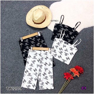 Set 2 ชิ้น เสื้อครอปสายเดี่ยว + กางเกงขาสั้น ลายกราฟฟิก TW12779