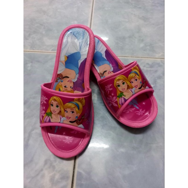 รองเท้าเจ้าหญิง  20 cm