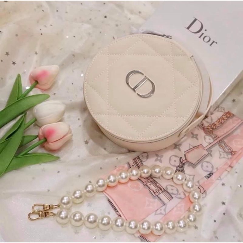 กระเป๋าเครื่องสำอาง Dior ของแถมพรีเมียร์กิ้ฟ
